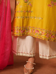 Womens Yellow Comfortable Kurti Sets