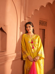 Womens Yellow Comfortable Kurti Sets