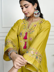 Womens Yellow Comfortable Kurti Sets